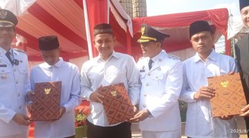 Lucky Hakim Serahkan SK Remisi di Alun-Alun Indramayu pada Upacara HUT RI ke-80