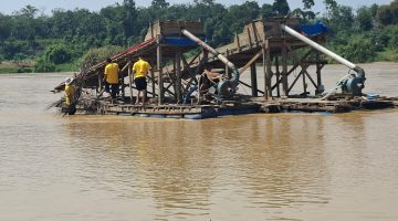 Polres Kuansing Musnahkan 3 Rakit PETI di Sungai Kuantan